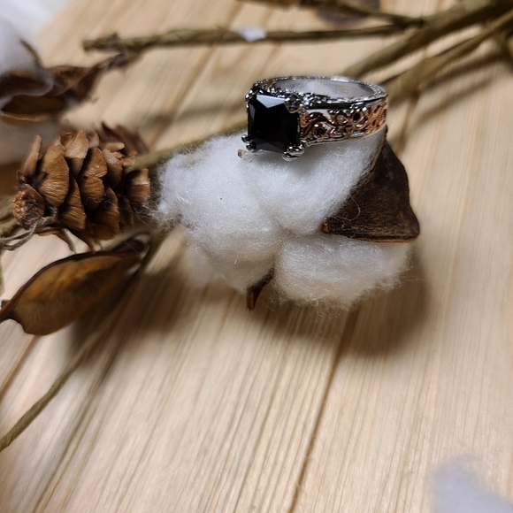 NEW!! Gorgeous Princess Cut Black Stone engagement ring with 925 Sterling Silver - Picture 10 of 14